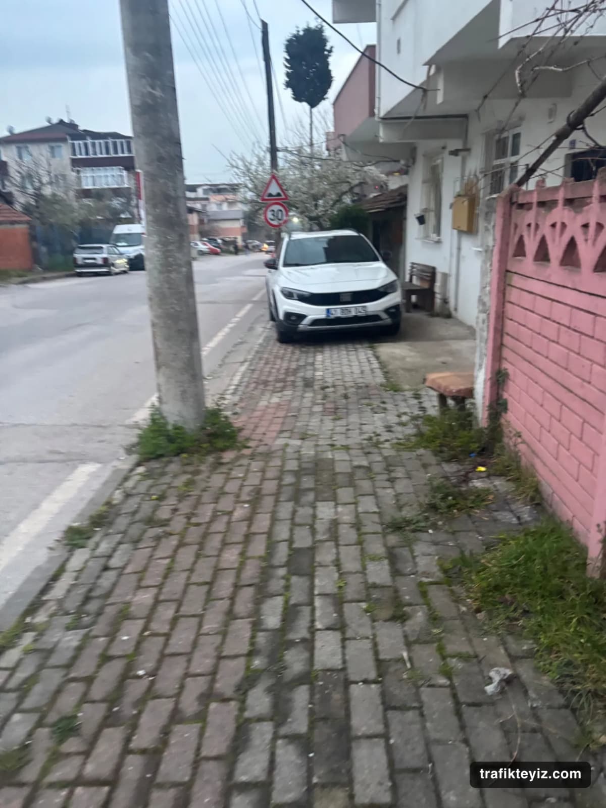 Yaya kaldırımı işgali